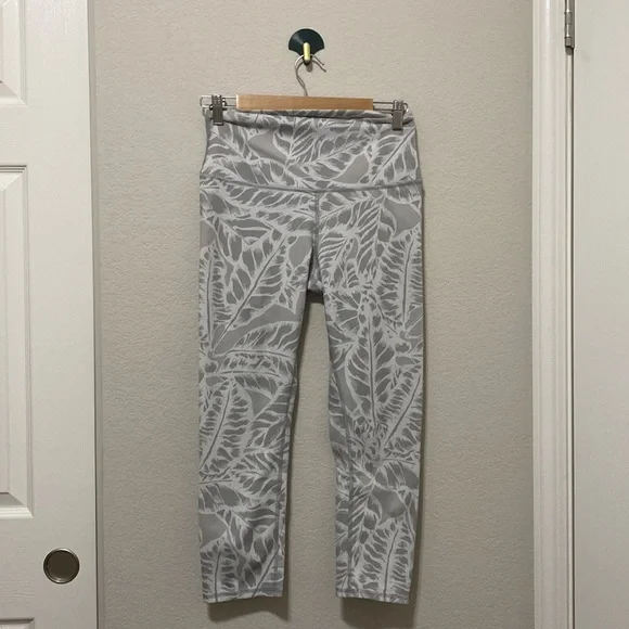 Alo Yoga Palm Springs airbrushed white leggings leaves stripes women's medium - Picture 7 of 11